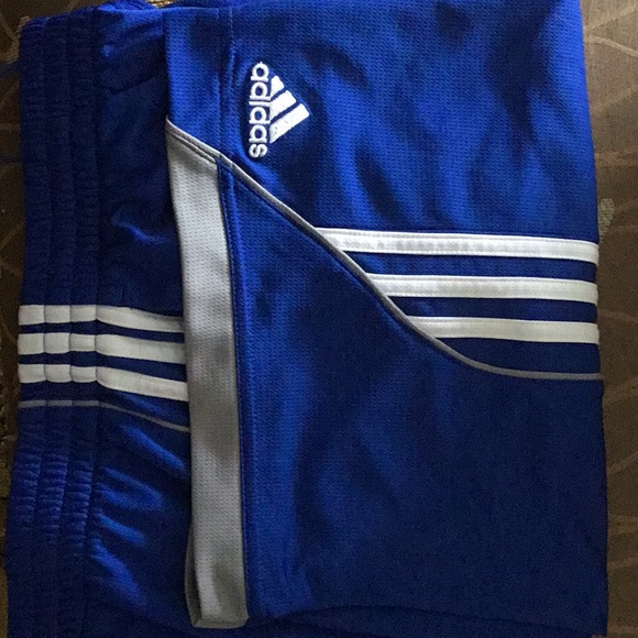 🔥🔥NEW Adidas Basketball Shorts - Picture 5 of 5
